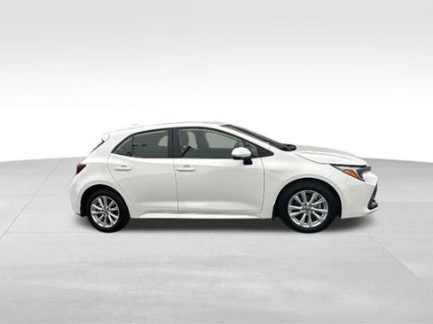 Used 2024 Toyota Corolla SE w/ SE Package image 32