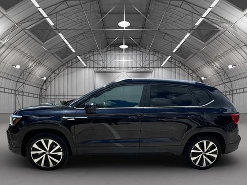 Used 2023 Volkswagen Taos SE FWD image 4