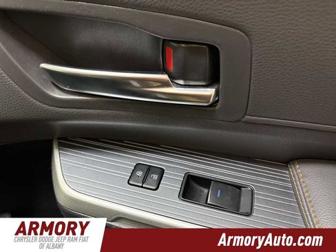 Used 2022 Toyota Sienna XLE Woodland Edition image 38