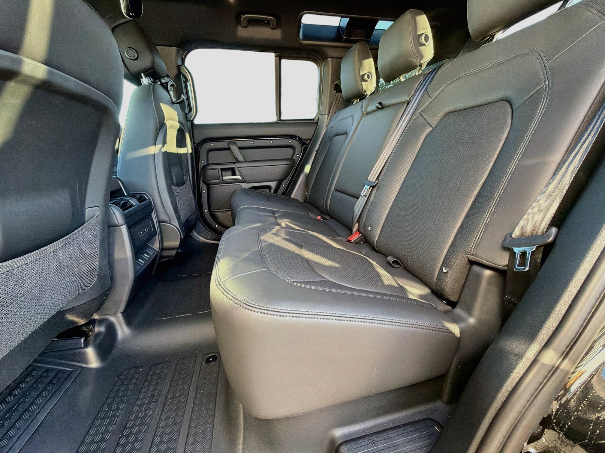 New 2026 Land Rover Defender 110 X-Dynamic SE AWD/4WD image 20