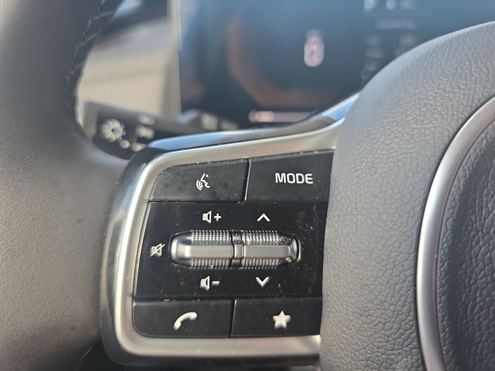 Certified 2026 Kia Carnival EX FWD image 25