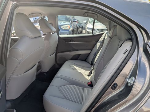 Used 2022 Toyota Camry SE image 14