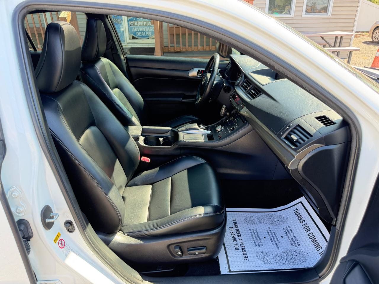 Used 2015 Lexus CT 200h w/ Navigation Package FWD image 40