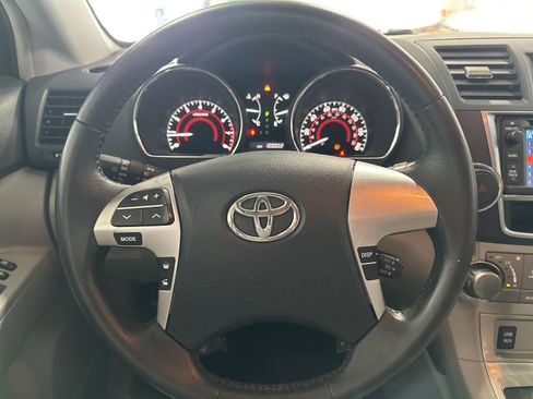 Used 2013 Toyota Highlander SE image 20