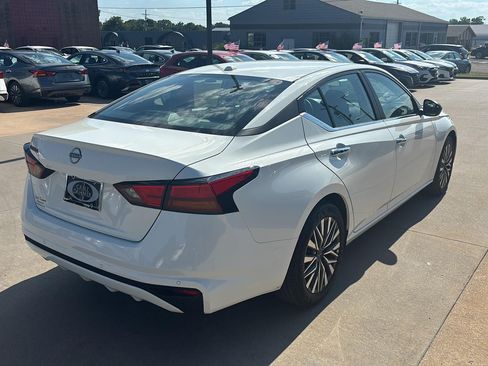 Used 2025 Nissan Altima 2.5 SV FWD image 6