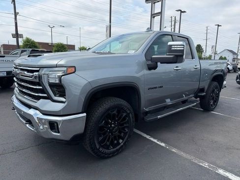 Used 2024 Chevrolet Silverado 2500 LTZ w/ LTZ Plus Package AWD/4WD image 4