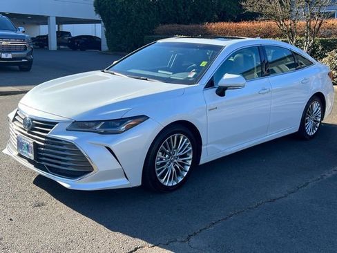 Used 2020 Toyota Avalon Limited image 3