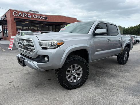Used 2017 Toyota Tacoma TRD Sport w/ Premium & Technology Package AWD/4WD image 1