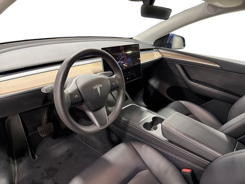 Certified 2023 Tesla Model Y Long Range AWD/4WD image 9