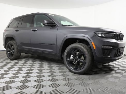 New 2025 Jeep Grand Cherokee Limited w/ Black Appearance Package image 3