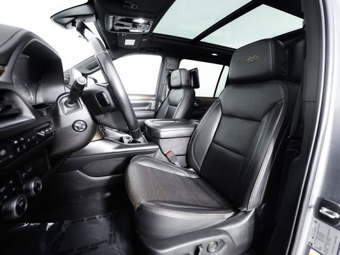 Used 2021 Chevrolet Suburban High Country AWD/4WD image 28