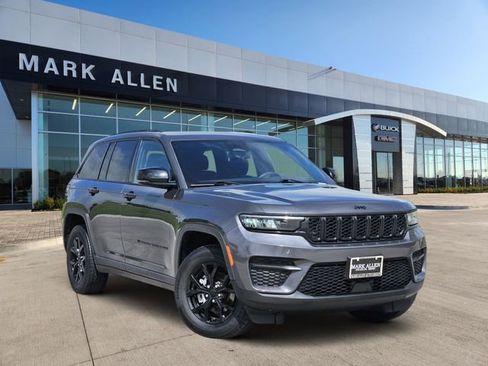 Used 2024 Jeep Grand Cherokee Altitude AWD/4WD image 1