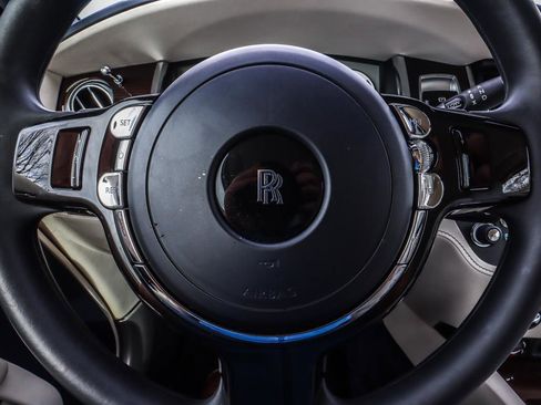 Used 2019 Rolls-Royce Dawn image 13