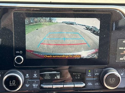 Used 2023 Toyota Highlander XLE image 31