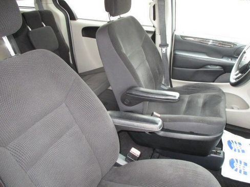 Used 2018 Dodge Grand Caravan SE w/ UConnect Hands-Free Group image 33