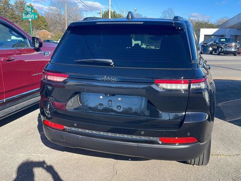 Used 2024 Jeep Grand Cherokee Limited w/ Black Appearance Package image 5