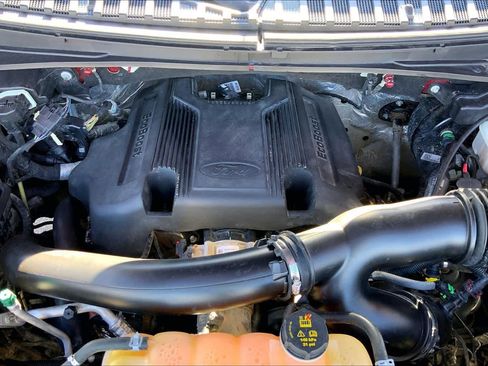 Used 2018 Ford Expedition Platinum image 32