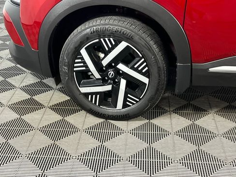 Used 2025 Nissan Kicks SV image 12