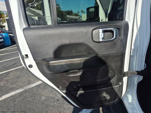 Used 2024 Jeep Wrangler Unlimited Sahara AWD/4WD image 18