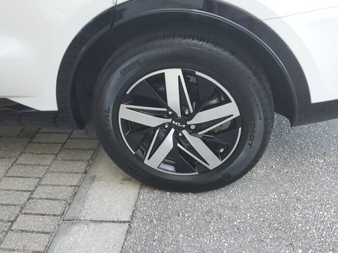 Certified 2023 Kia Sorento S FWD image 5