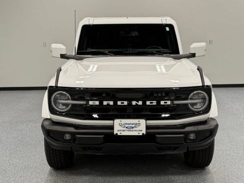 Used 2025 Ford Bronco Outer Banks AWD/4WD image 3