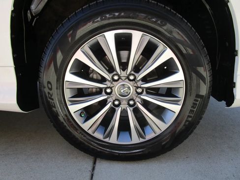 Used 2021 Lexus GX 460 Luxury w/ Off Road Package AWD/4WD image 32