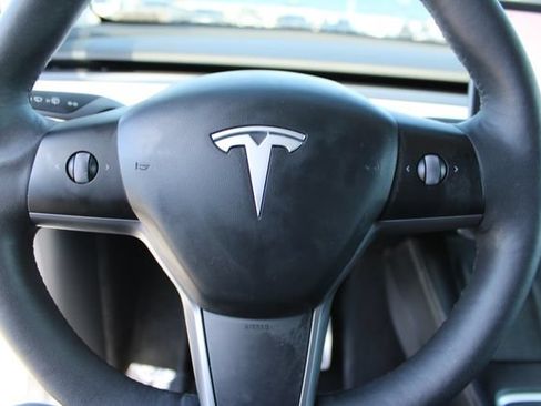 Used 2022 Tesla Model Y Performance AWD/4WD image 13