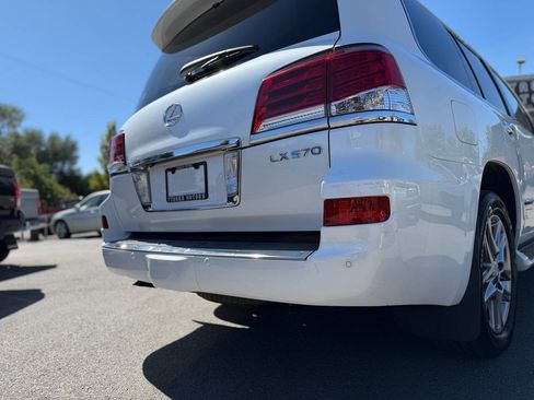 Used 2013 Lexus LX 570 4WD w/ Luxury Pkg image 29