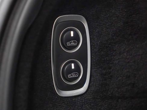 Used 2021 Aston Martin DBX image 14