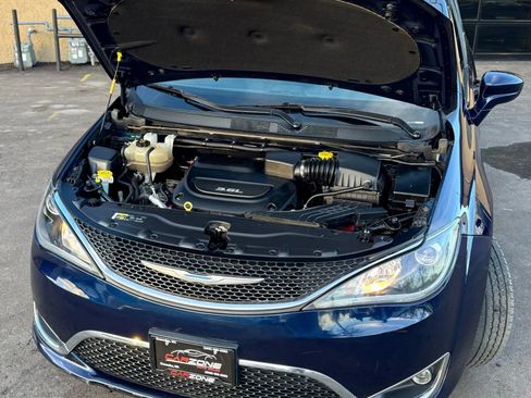 Used 2018 Chrysler Pacifica Touring Plus image 28