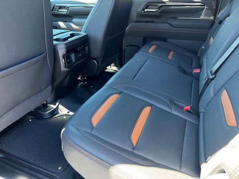 Used 2025 GMC Sierra 2500 AT4 image 14