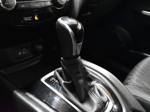 Used 2019 Nissan Rogue S image 19