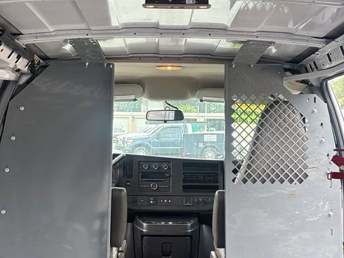 Used 2018 Chevrolet Express 3500 Extended w/ Driver Convenience Package RWD image 17