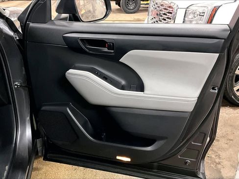Certified 2022 Toyota Highlander LE image 20