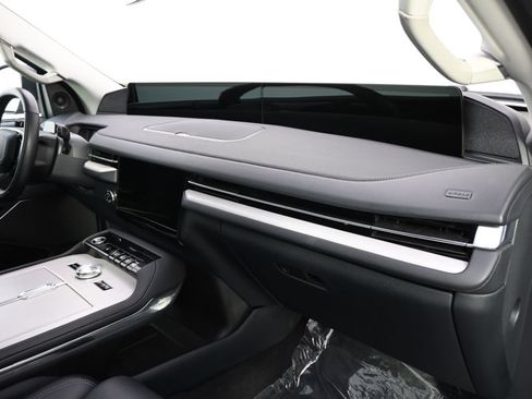 Certified 2025 Lincoln Navigator L Reserve AWD/4WD image 15