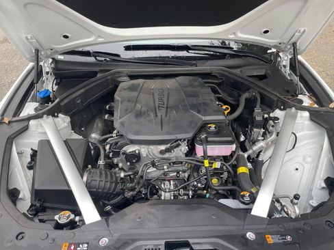 Used 2025 Genesis G70 2.5T image 32