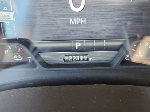 Used 2025 RAM 1500 Laramie image 24