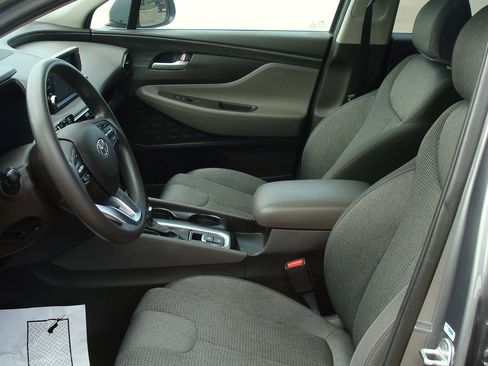 Used 2019 Hyundai Santa Fe SE image 8