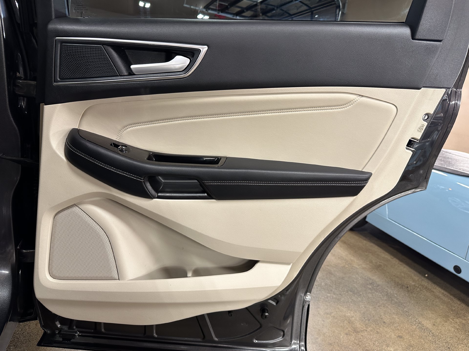 Used 2019 Ford Edge Titanium w/ Equipment Group 301A AWD/4WD image 24
