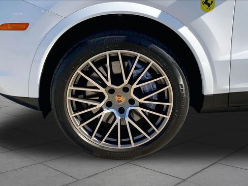 Used 2022 Porsche Cayenne Platinum Edition AWD/4WD image 11