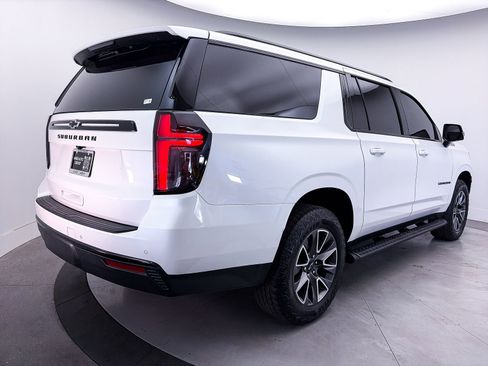 Used 2024 Chevrolet Suburban Z71 w/ Luxury Package AWD/4WD image 17