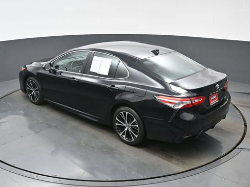 Used 2020 Toyota Camry SE image 37