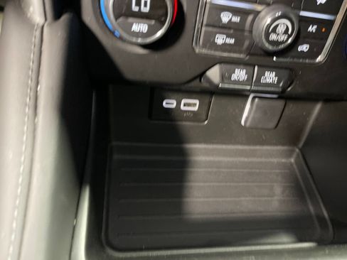 Used 2024 Chevrolet Tahoe LS RWD image 31