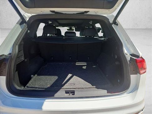Used 2022 Volkswagen Tiguan SEL R-Line image 6