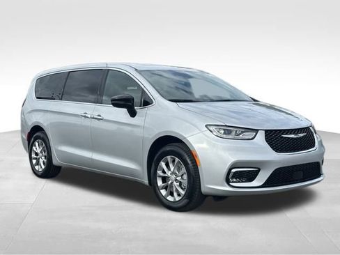 New 2026 Chrysler Pacifica Select image 1