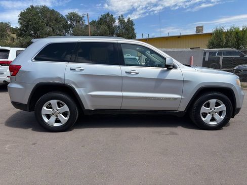 Used 2011 Jeep Grand Cherokee Laredo AWD/4WD image 8