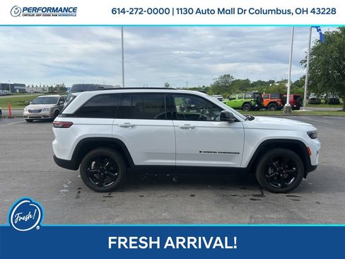Used 2023 Jeep Grand Cherokee Altitude AWD/4WD image 3