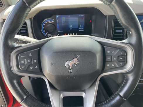 Used 2023 Ford Bronco Wildtrak image 15