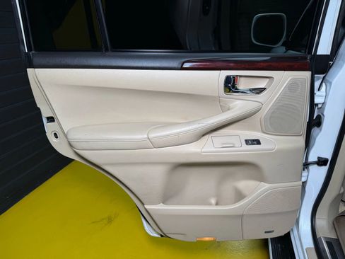 Used 2011 Lexus LX 570 4WD w/ Luxury Pkg image 17