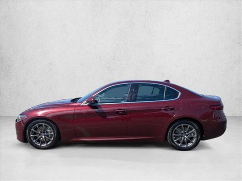 Used 2019 Alfa Romeo Giulia image 9